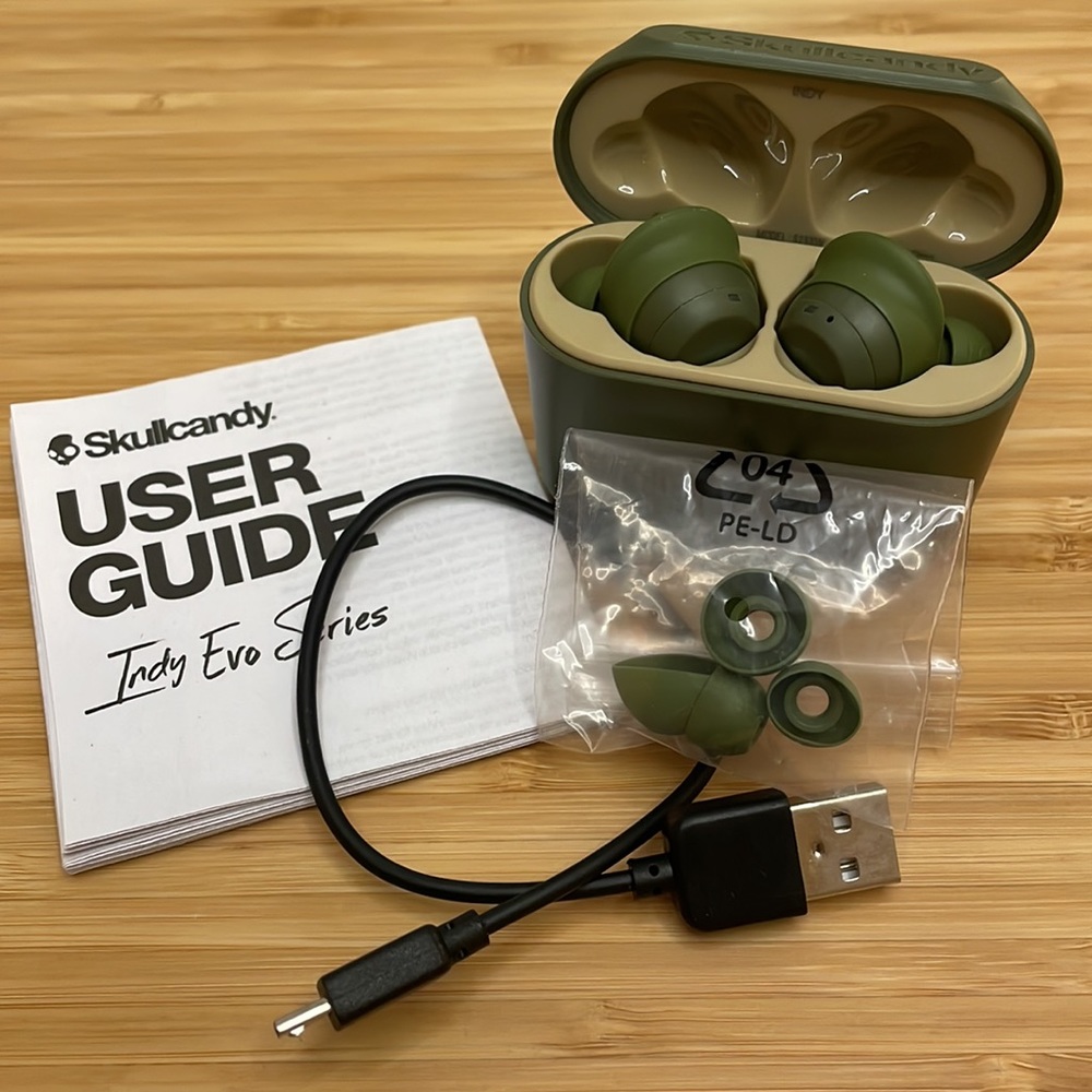 Limited Edition Skullcandy Earbuds + Bud Kit